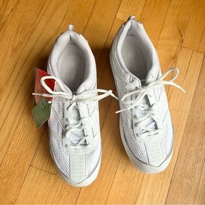 Danskin Now women’s sneakers size 9.5 white leather I-Net technology NWT